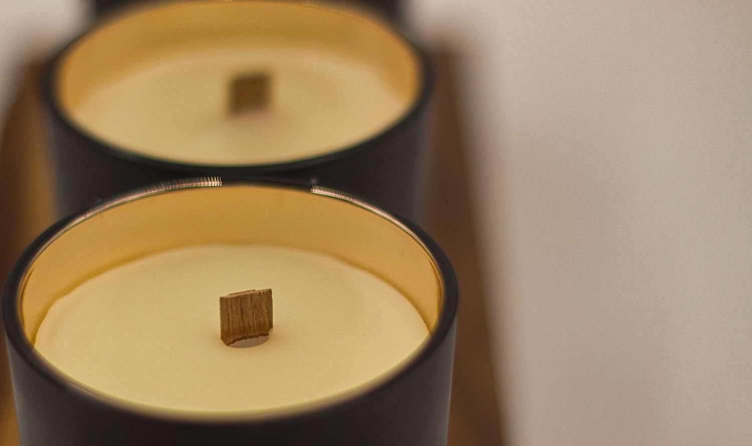Pure Beeswax Candle 8oz | Hickory Scented - Kühn - Products For Men