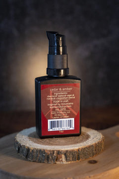 A 1 oz bottle of cedar & amber beard oil by kühn products.