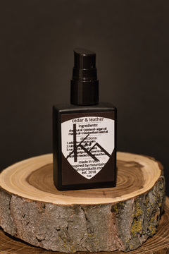 A 1 oz bottle of cedar & leather beard oil by kühn products.