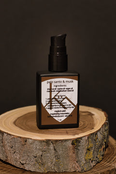 A 1 oz bottle of palo santo & musk beard oil by kühn products.