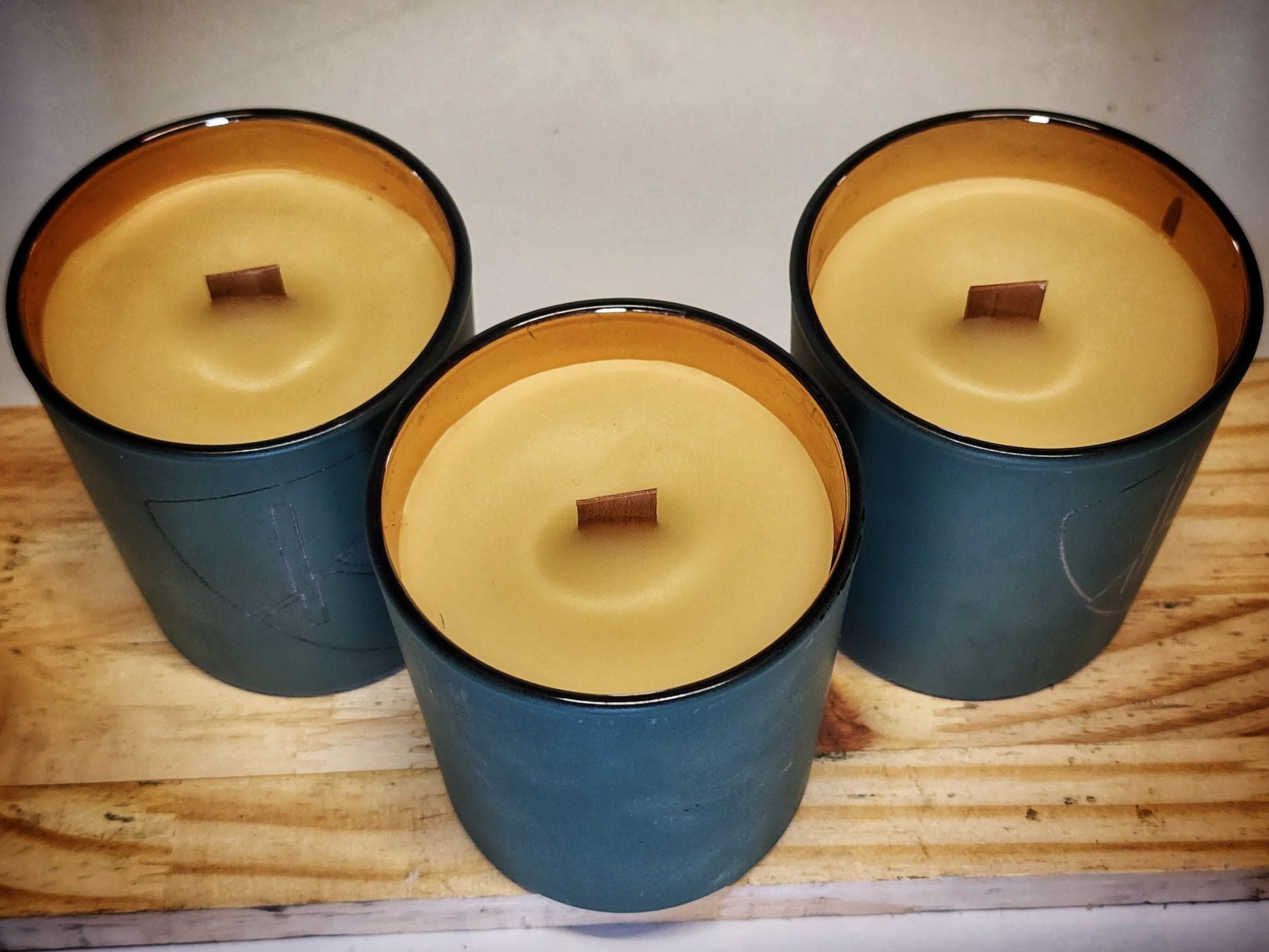 Pure Beeswax Candle 8oz  Applewood Scented- Kühn - Products For Men